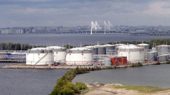 Сербия с ноября не сможет импортировать нефть из РФ из-за санкций ЕС
