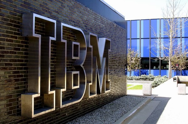 IBM начала сворачивать бизнес в России
