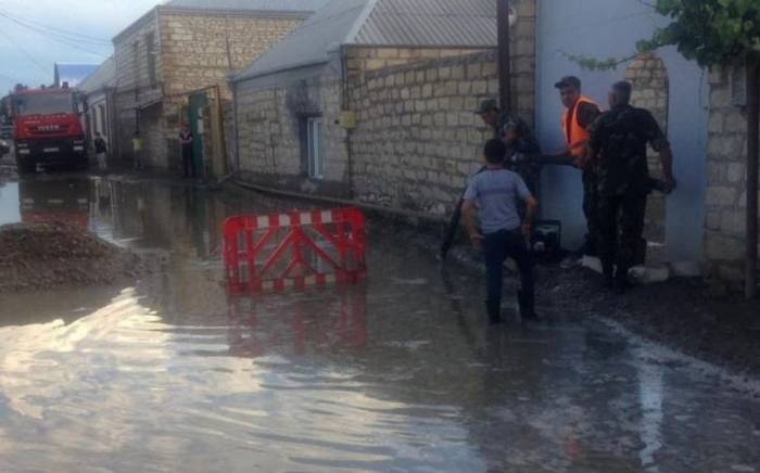 МЧС: В результате интенсивных дождей некоторые территории оказались затоплены
