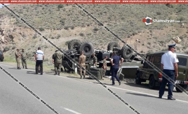 В Армении перевернулся грузовик с военными: 11 пострадавших