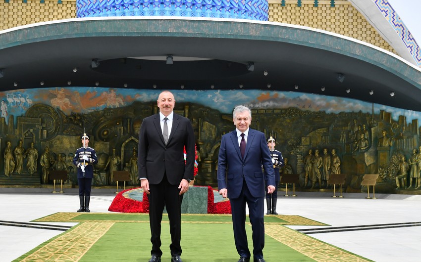 Президенты Азербайджана и Узбекистана ознакомились с историко-архитектурным музеем Ичан-Кала
