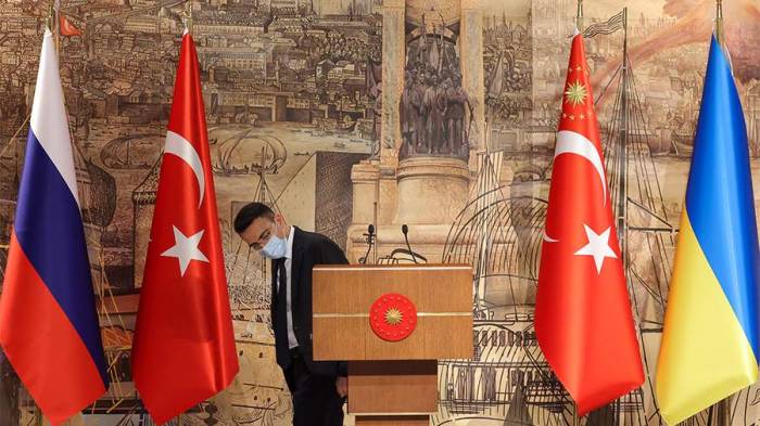 В Кремле прокомментировали предложение Турции организовать встречу РФ и Украины
