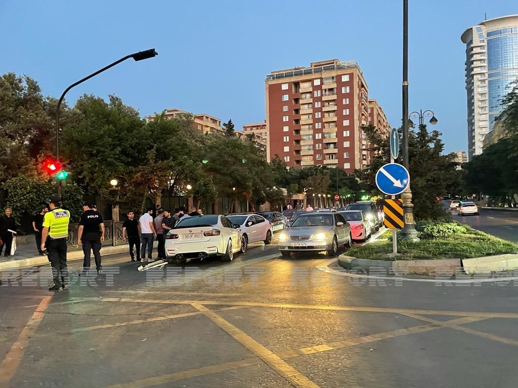 В Баку столкнулись три автомобиля, есть пострадавший -ФОТО
