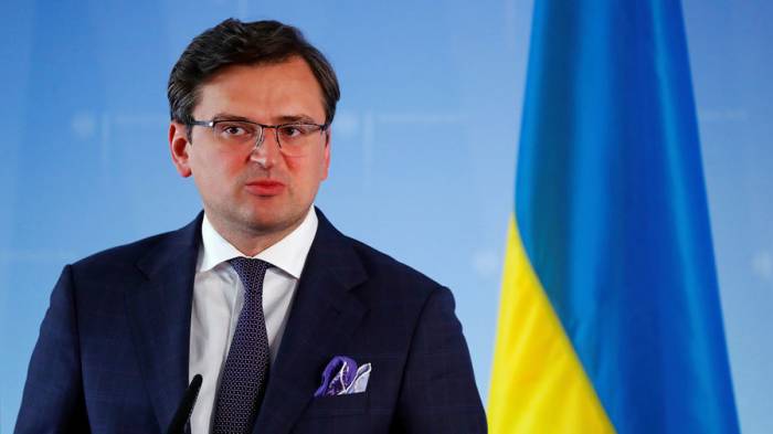 Глава украинского МИД заявил, что Украина будет «воевать и лопатами» без поставок оружия
