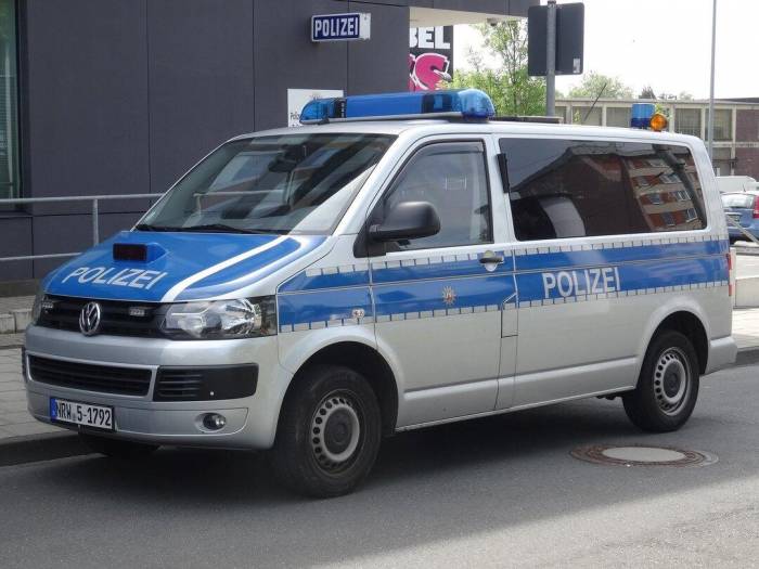 В Берлине задержали водителя автомобиля, врезавшегося в группу прохожих

