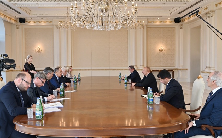 Началась встреча президента Ильхама Алиева с министром иностранных дел России
