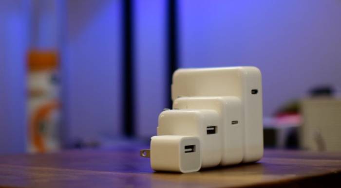 Apple позволила заряжать два устройства одновременно
