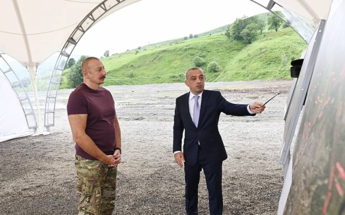 Глава государства ознакомился с проектом водохранилища "Хакаричай" в Лачыне
