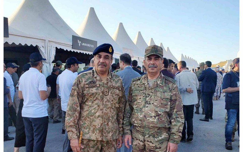 Министр обороны Азербайджана встретился с пакистанским генералом в Турции