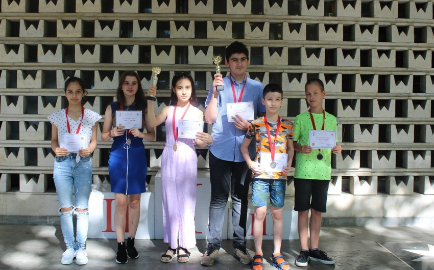 Школьница из Азербайджана победила на чемпионате по шахматам в Тбилиси