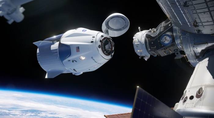 NASA сообщило о стыковке грузового корабля Dragon с МКС
