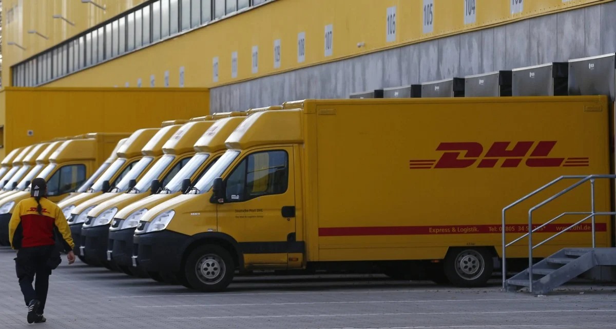 Логистический гигант DHL прекращает доставку грузов по России
