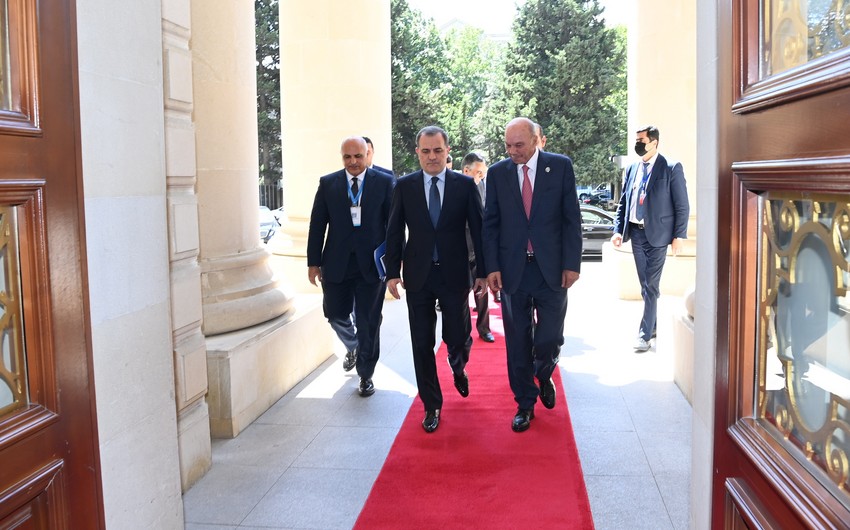 Джейхун Байрамов встретился с председателем Сената Иордании
