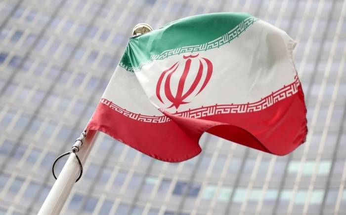 Иран заявил о готовности поставлять оружие "дружественным странам"
