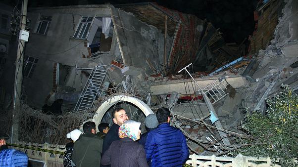 Землетрясение в Диярбакыре унесло жизни не менее шести человек