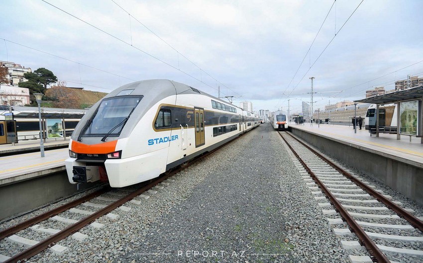 Технические неполадки привели к задержке скоростного поезда Баку-Сумгайыт