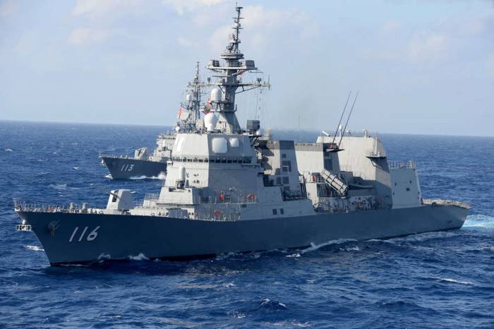В Японии патрульный корабль службы безопасности на море по ошибке обстрелял побережье
