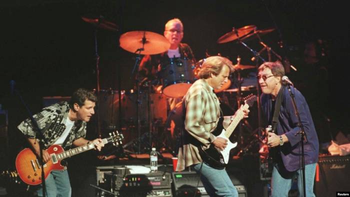 В США начался суд по делу о краже рукописей группы Eagles
