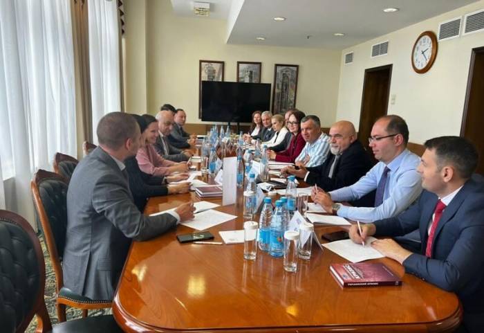 Замглавы МИД России Андрей Руденко провел встречу с представителями Азербайджана и Армении
