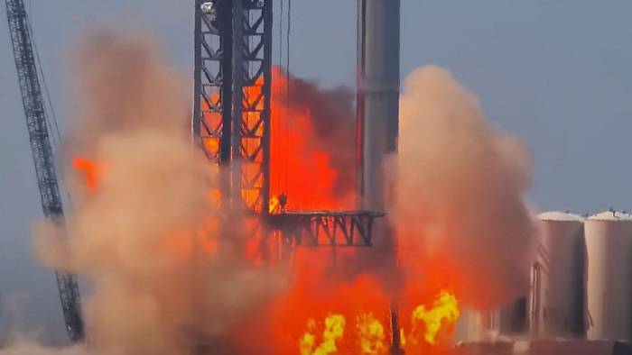 Ракета-носитель SpaceX загорелась в ходе испытаний -ВИДЕО
