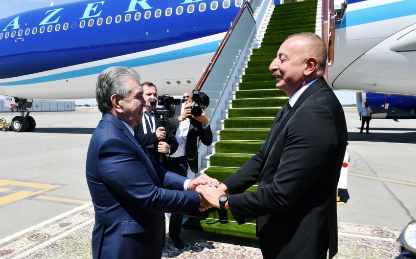 Президент Ильхам Алиев пригласил узбекского коллегу совершить официальный визит в Азербайджан
