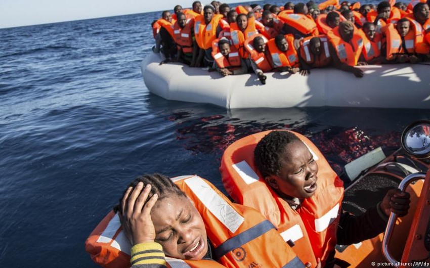 Более тысячи мигрантов были спасены с дрейфовавших в Средиземноморье лодок