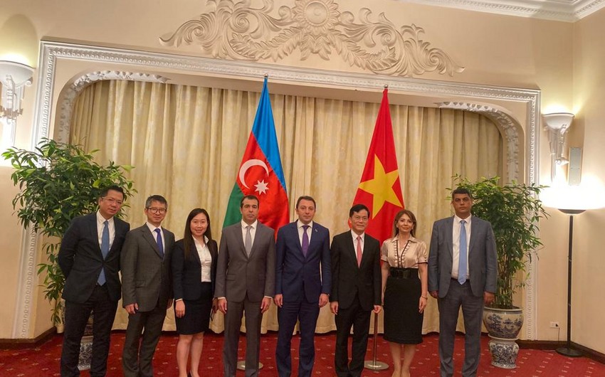 Замминистра иностранных дел Азербайджана встретился с главой МИД Вьетнама