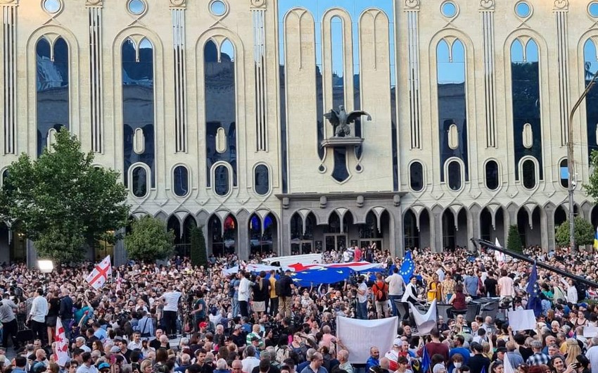 В Тбилиси проходит митинг за отставку правительства Грузии
