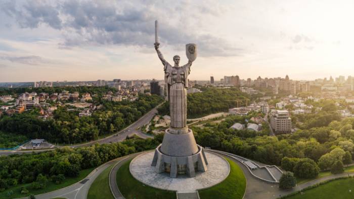 На Украине назвали дату демонтажа герба СССР на монументе «Родина-мать» в Киеве
