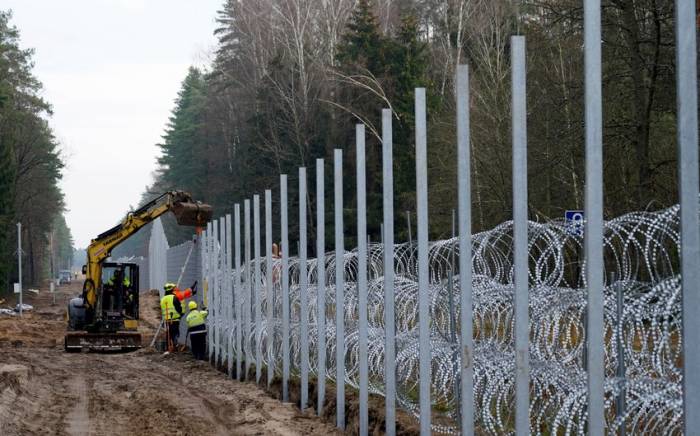 Завершено строительство заграждения на границе Литвы с Беларусью
