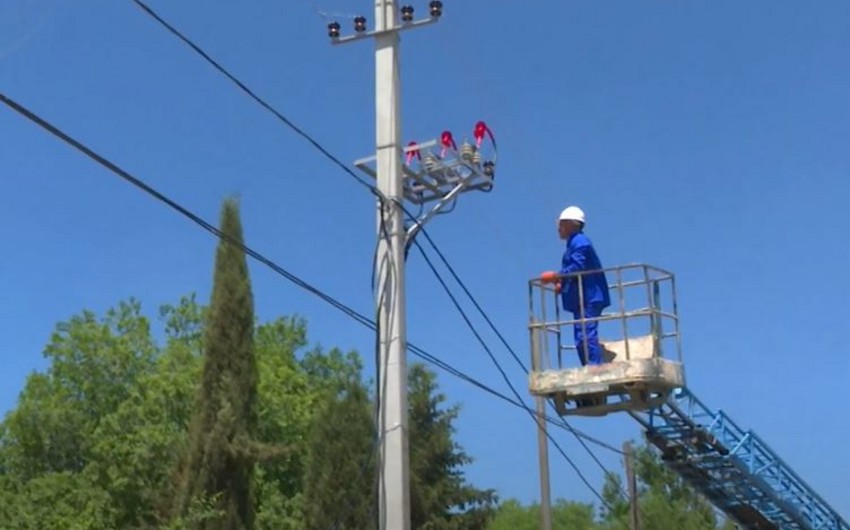 "Азеришыг" восстанавливает электросети сел Агджабеди