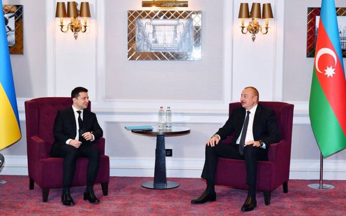 Ильхам Алиев направил поздравительное письмо Владимиру Зеленскому

