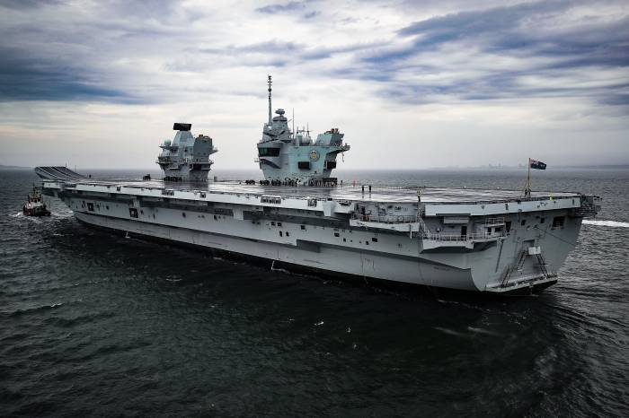 Крупнейший военный корабль Великобритании потерпел крушение
