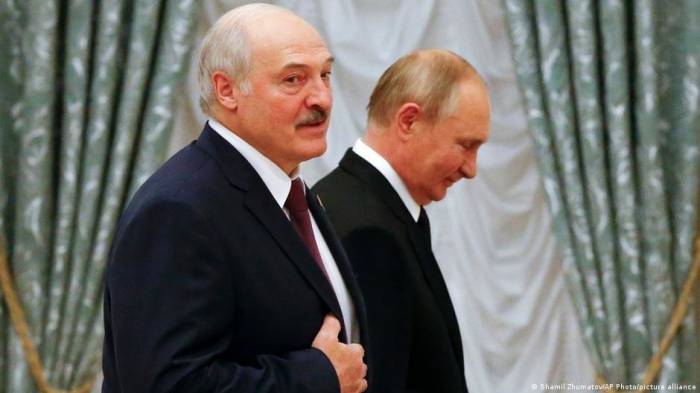 Путин обсудил с Лукашенко ситуацию в Украине
