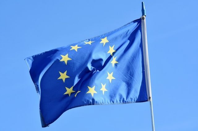 ЕС потратит 300 млрд евро на зеленый переход, чтобы отказаться от ископаемого топлива РФ
