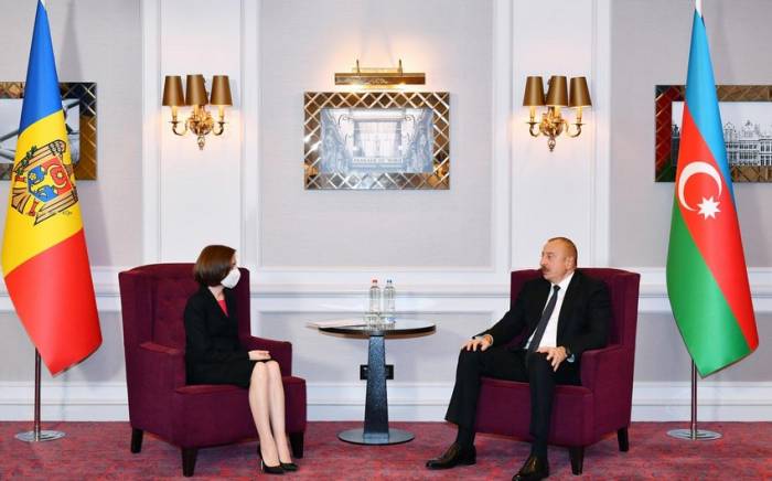 Президент Азербайджана поздравил молдавского коллегу
