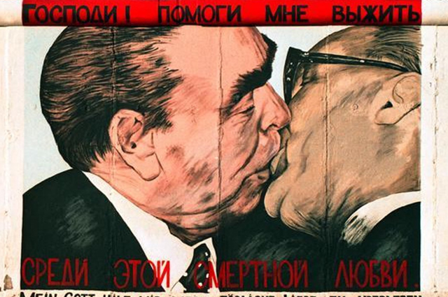 Скончался художник Дмитрий Врубель, автор граффити "Братский поцелуй"