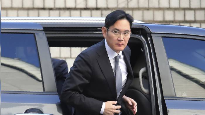 Президент Южной Кореи помиловал вице-президента Samsung
