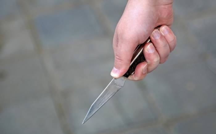 В Хырдалане молодой человек нанес себе ножевые ранения
