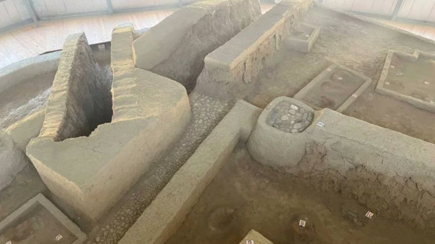 На востоке Узбекистана обнаружили древний зороастрийский храм -ФОТО
