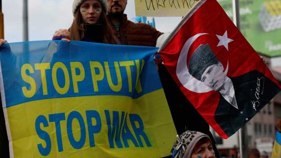 Из-за боевых действий в Украине более 200 тыс. украинцев уехали в Турцию

