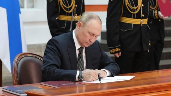 Путин разрешил жителям Донбасса и Украины бессрочно находиться в России
