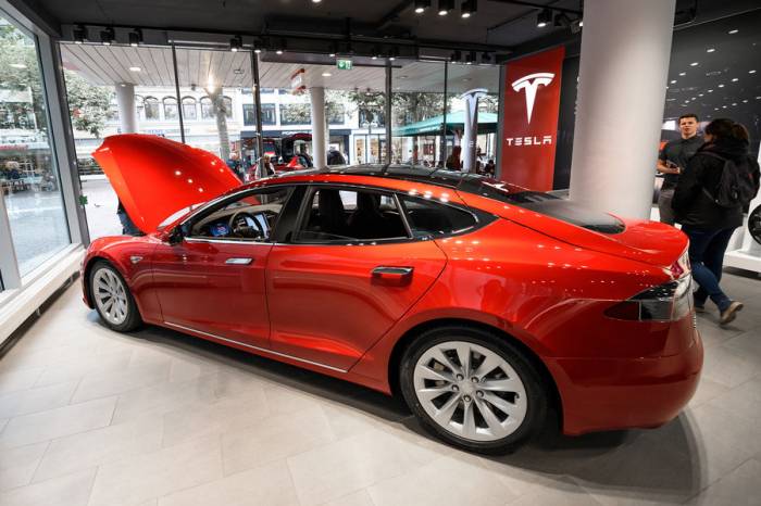 Маск сообщил, что полный автопилот на Tesla будет стоить $15 тысяч
