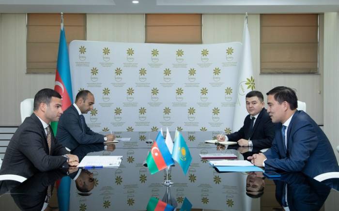Азербайджан обсудил сотрудничество с казахстанской QazTrade
