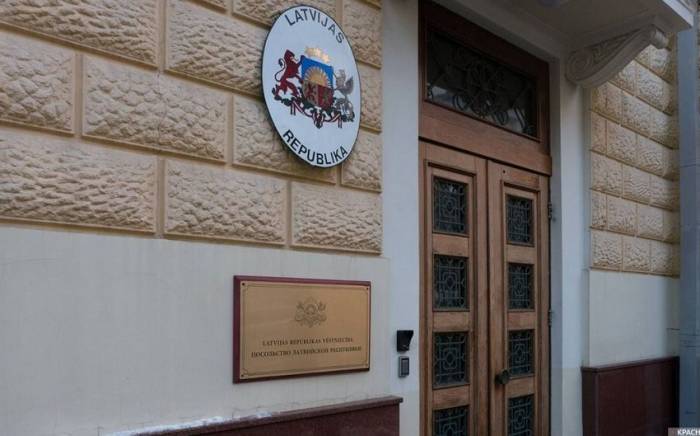 Посольство Латвии в России приостановило прием заявлений на визы от россиян
