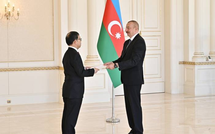 Президент принял верительные грамоты новоназначенного посла Таиланда в Азербайджане -ФОТО
