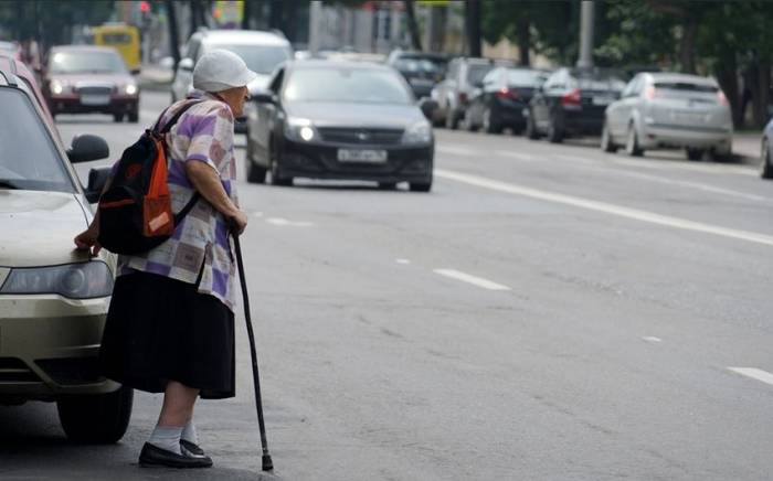 В Баку автомобиль сбил 71-летнюю женщину
