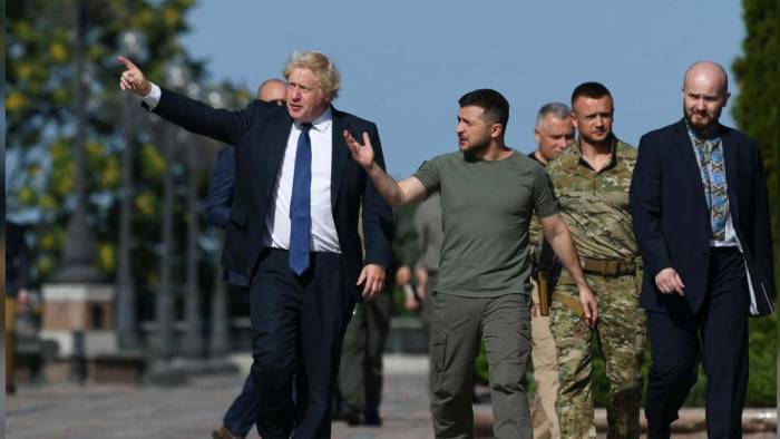 Борис Джонсон объявил о новом пакете военной помощи Украине
