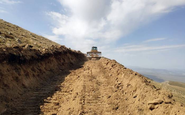 Минобороны: В Кяльбаджаре и Лачыне проложено более 62 км новых путей снабжения
