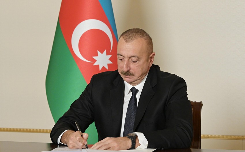 Ильхам Алиев наградил деятелей культуры Узбекистана